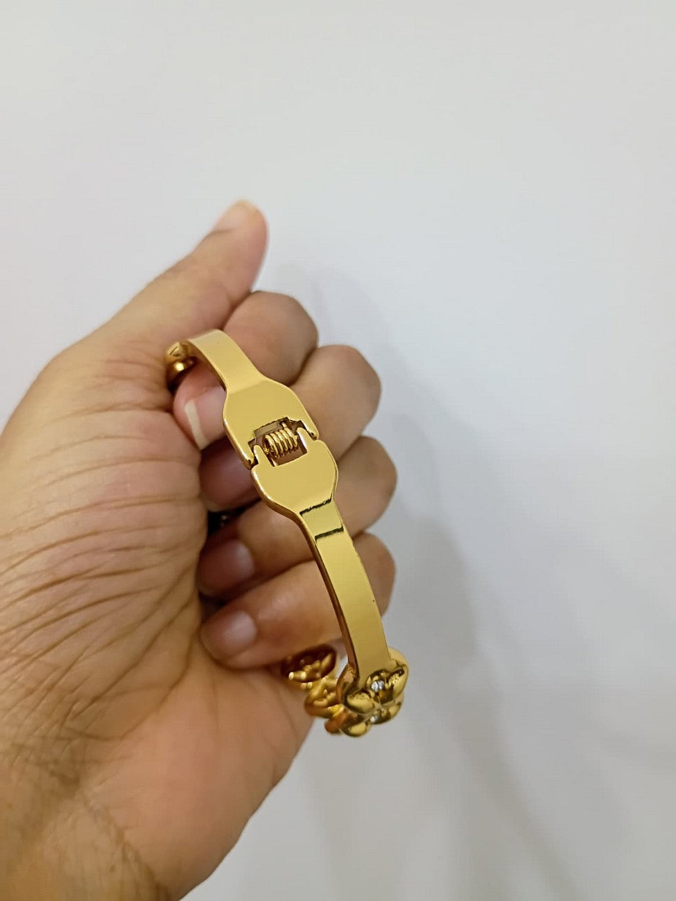 Anti Tarnish Openable Fits for 2.6, 2.8 size Bracelet - AT23