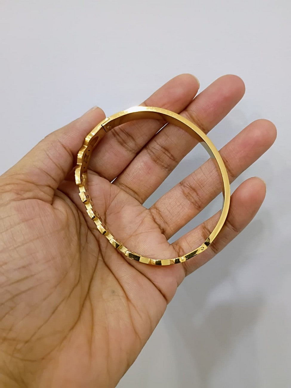 Anti Tarnish Openable fits for 2.6, 2.8 size Bracelet - AT35