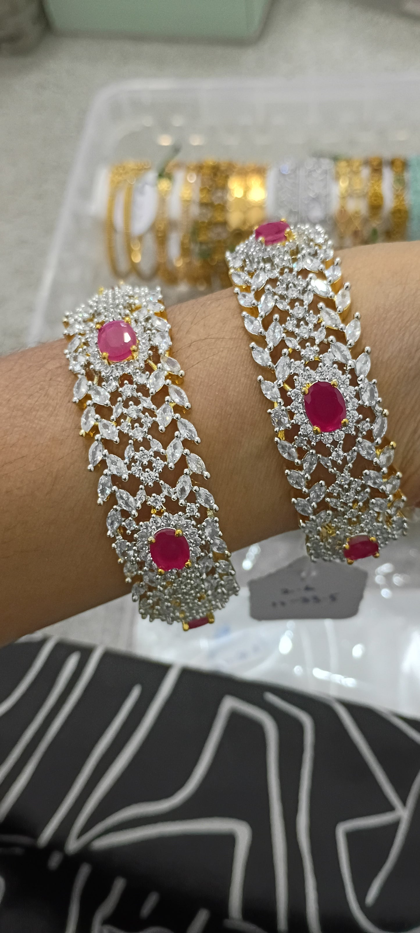 2.6 Bangles B17