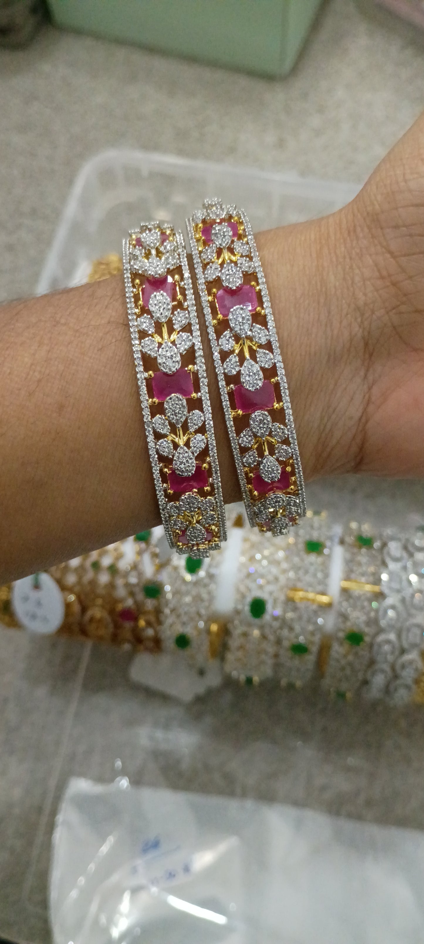 2.6 Bangles B18