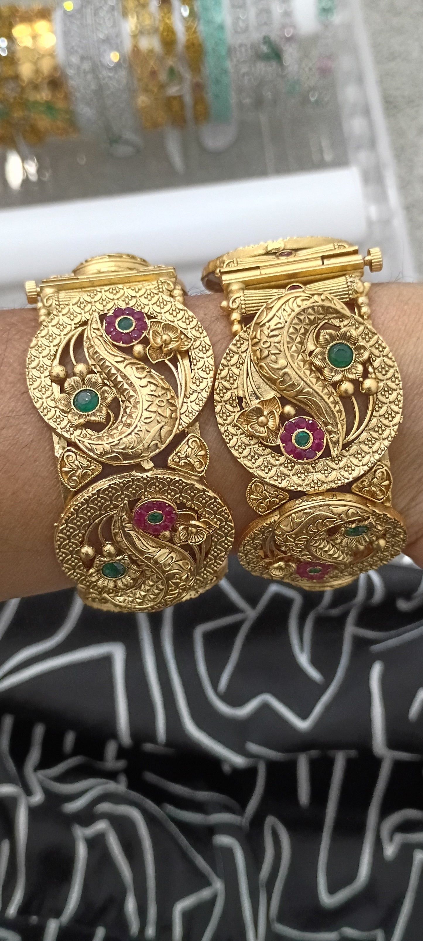 2.6,2.4,2.8  Bangles B22- one size