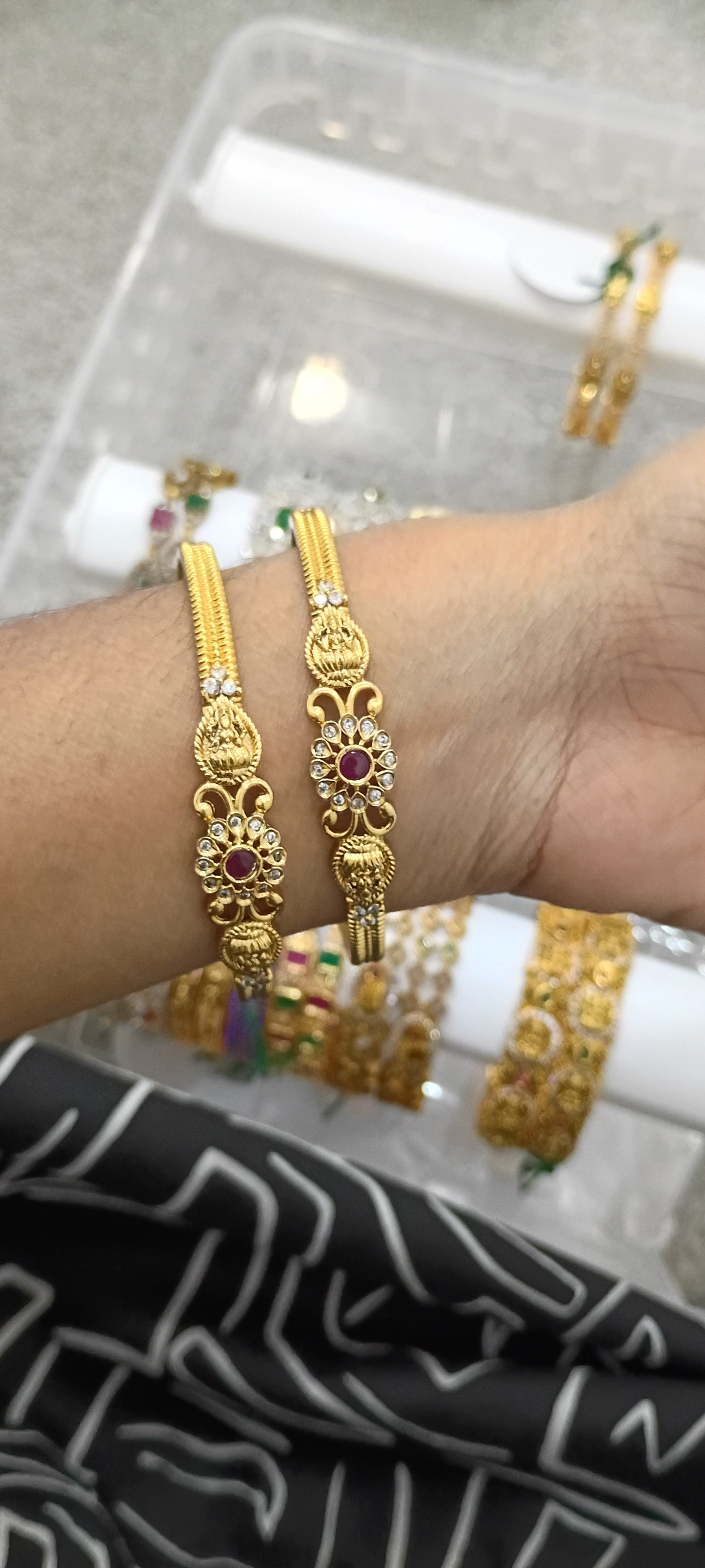 2.6 Bangles B31