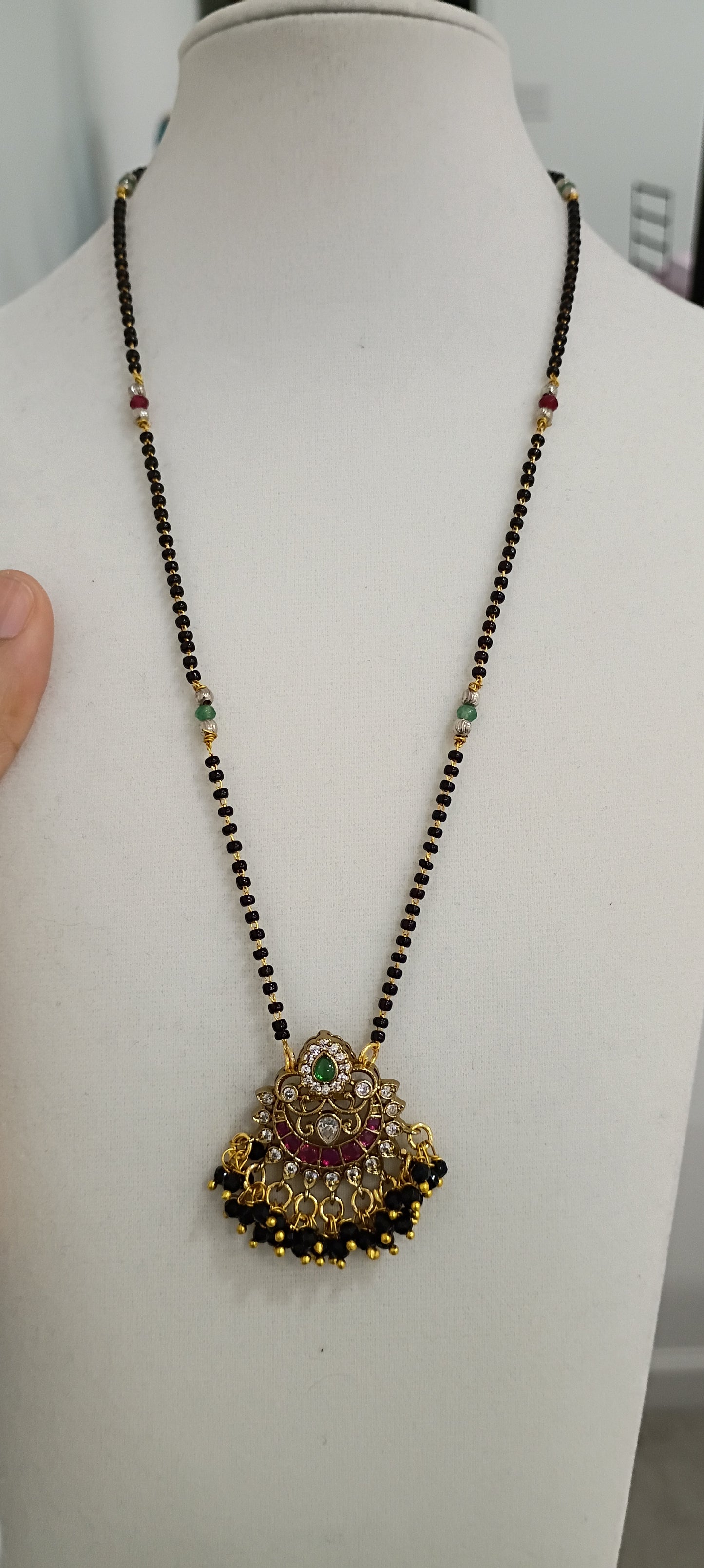20 inches Black beads chain B7
