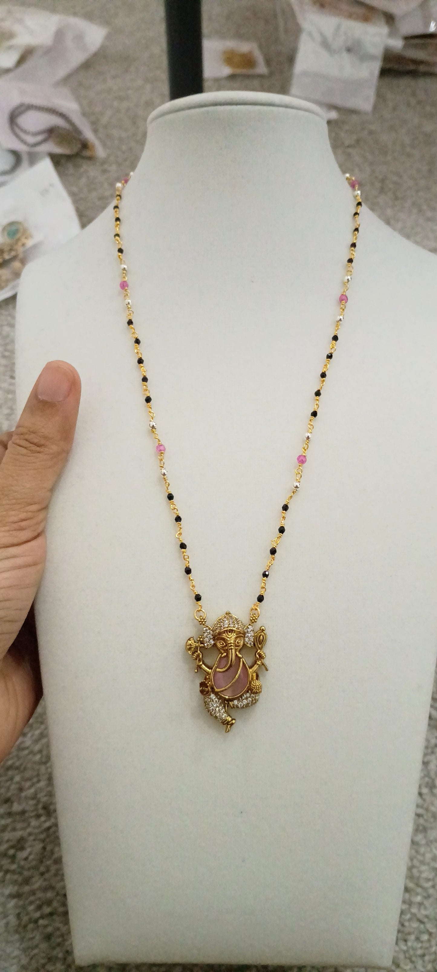 19 inches Black beads chain B33