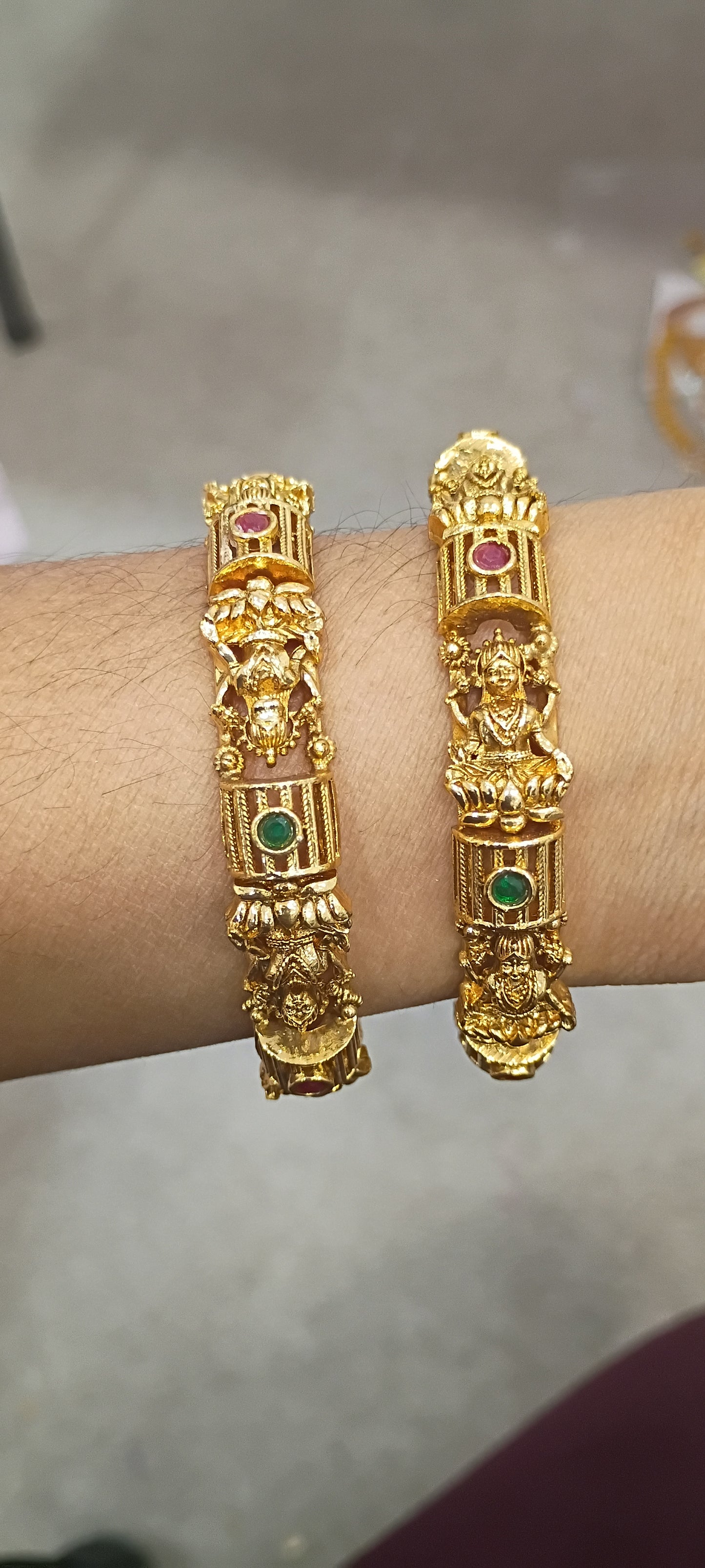 2.4 bangles B19
